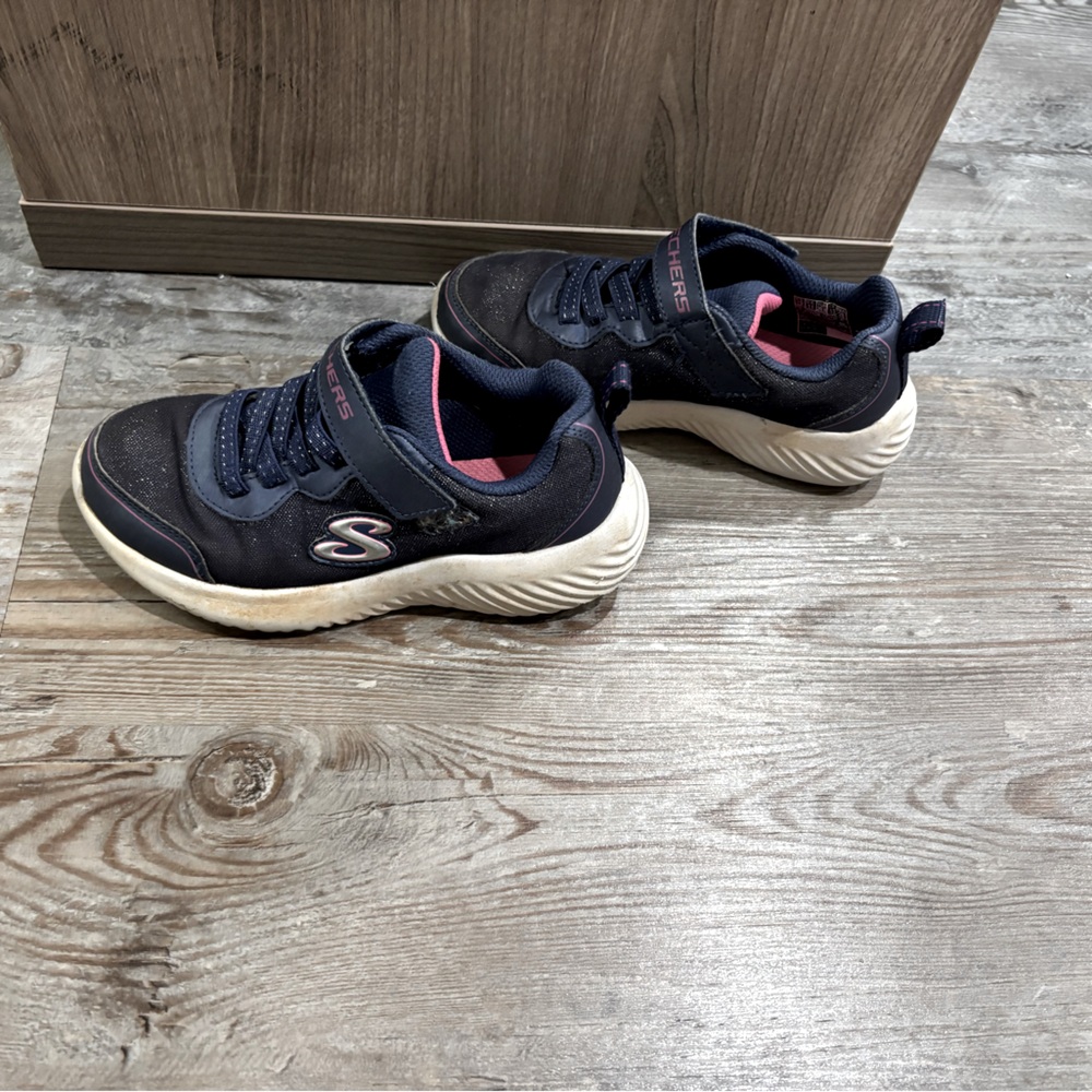 Girls blue sketchers